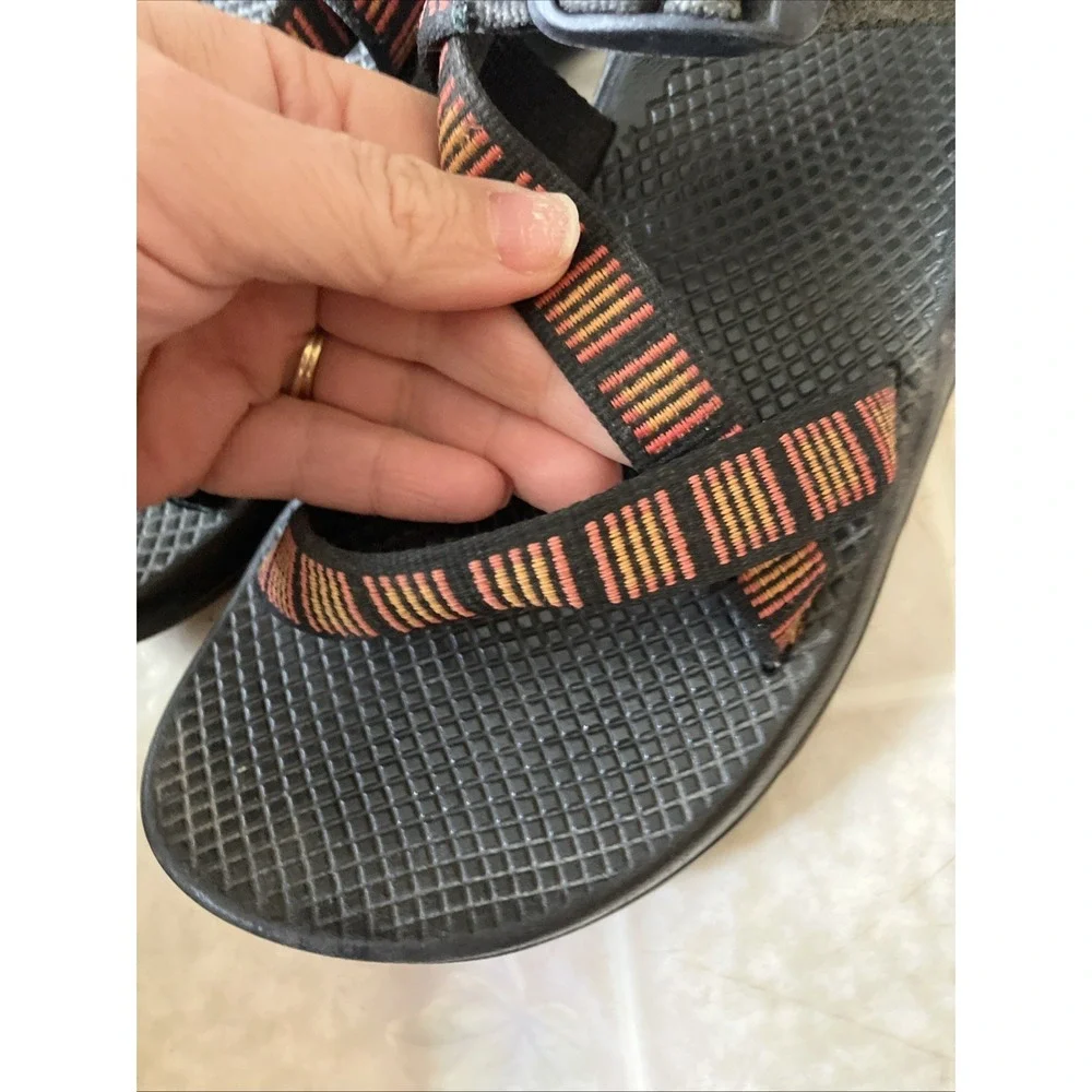 Chaco Classic women's sz 10 Black with red yellow square pattern Strappy Sandals